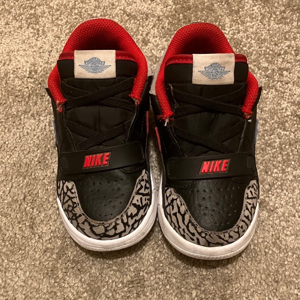 Nike Kids Black and Red Patterned Sneakers